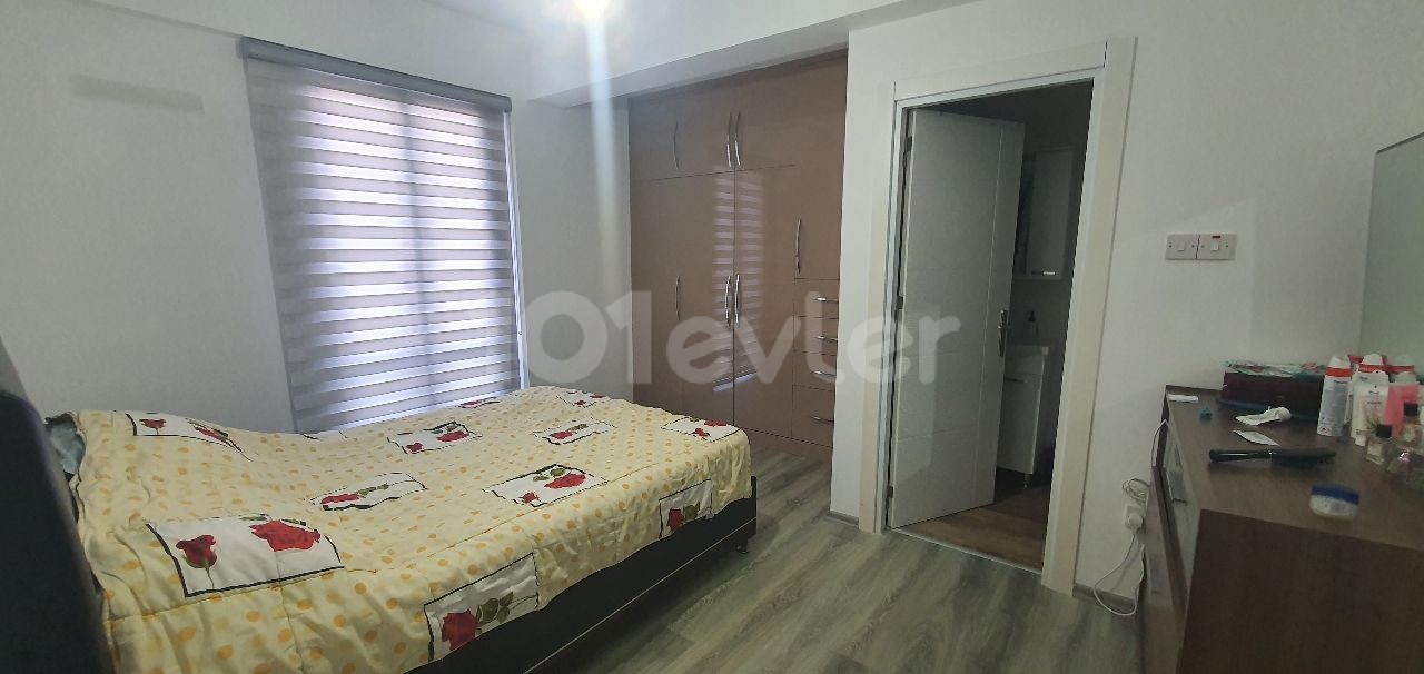 Kyrenia Nusmar market district is located in the prestigious building 1. The apartment has a private indoor garage with a balcony on the floor, a double bathroom with a toilet...Esyal is.(+3000 stg).. .Taxes have been paid. ** 