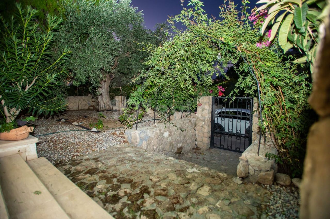 Kyrenia Cratos Hotel Bereich 3 + 1 Villa mit havizlu und Garten, voll möbliert... ** 