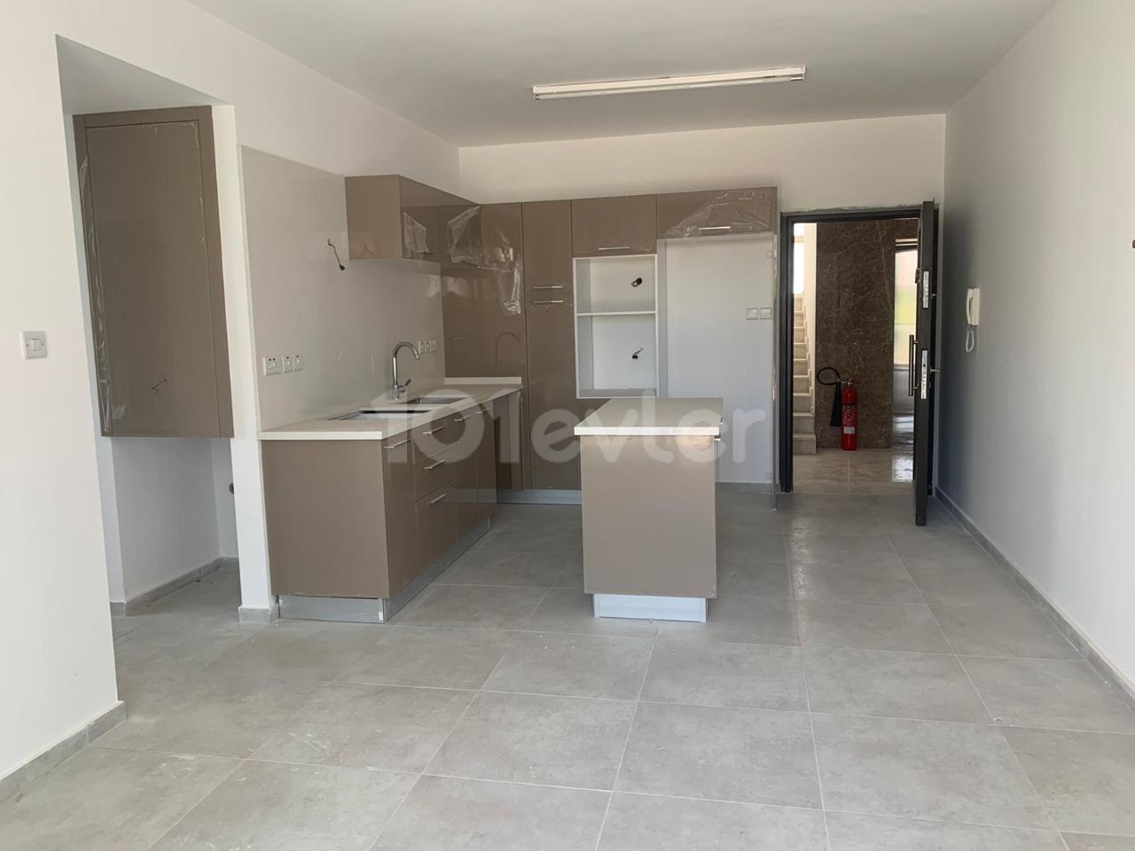 Apartments in a luxury building in Kyrenia Susico Far Eastern Restaurant district 2+1 Apartments with a permit of GBP 75,000 or office of 85,000. ** 