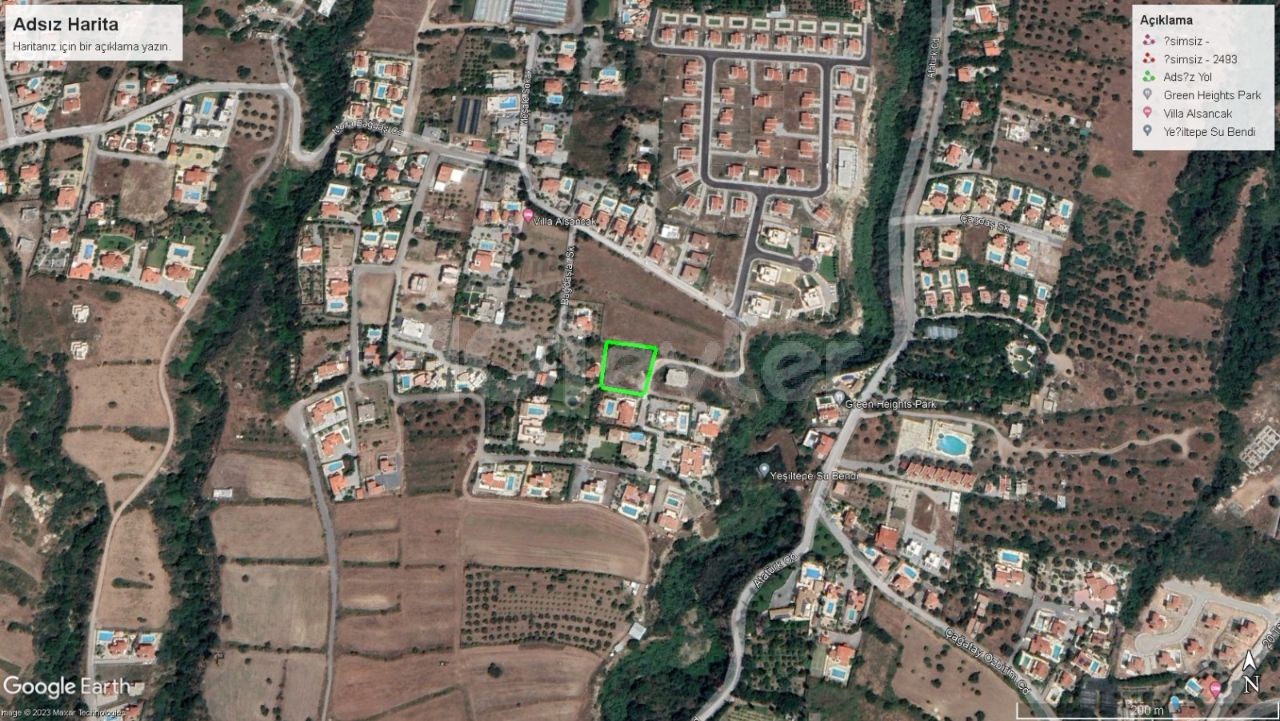 Girne Yeşiltepede 1400 m2 ( geçit hakkına sahip) villalık  Deniz Manzaralı arazi...Eşdeğer tapulu.Mükemmel.pozisyonu mevcutSu kuyusu mevcut.(1 dönüm 1 evlek)