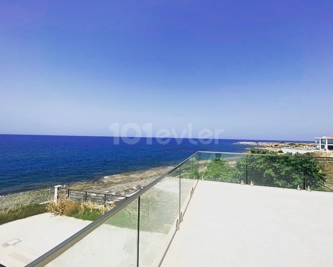 Sea Front 6 bedroom villa in Karşıyaka, pre Turkish title deeds.Ready to move in...