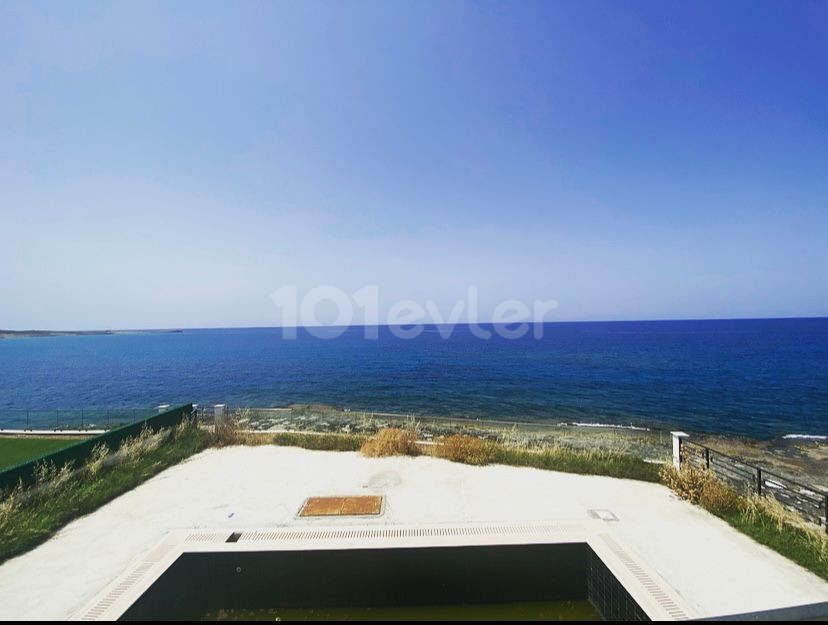 Sea Front 6 bedroom villa in Karşıyaka, pre Turkish title deeds.Ready to move in...