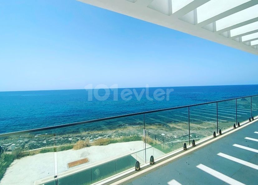 Sea Front 6 bedroom villa in Karşıyaka, pre Turkish title deeds.Ready to move in...