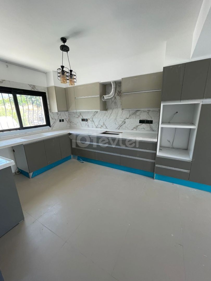 Kyrenia Merit Hotels zone 4 + 1 is a villa for sale with a private garden of 600 m2, which can be 5 + 1 if desired.All taxes have been paid. ** will be fully furnished.