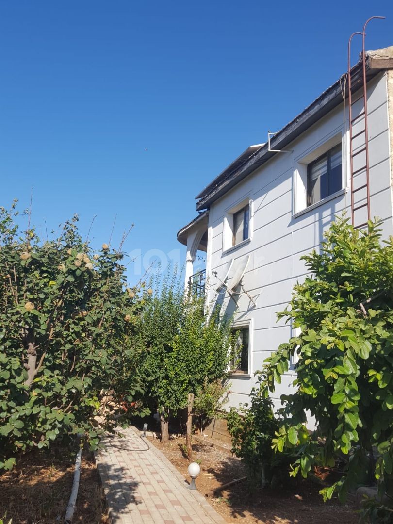 Güzelyurt Akçay is also used as both a villa and a beauty center, the workplace (located on the same property) is for sale.Various fruit trees give life to this exceptional property. ** 