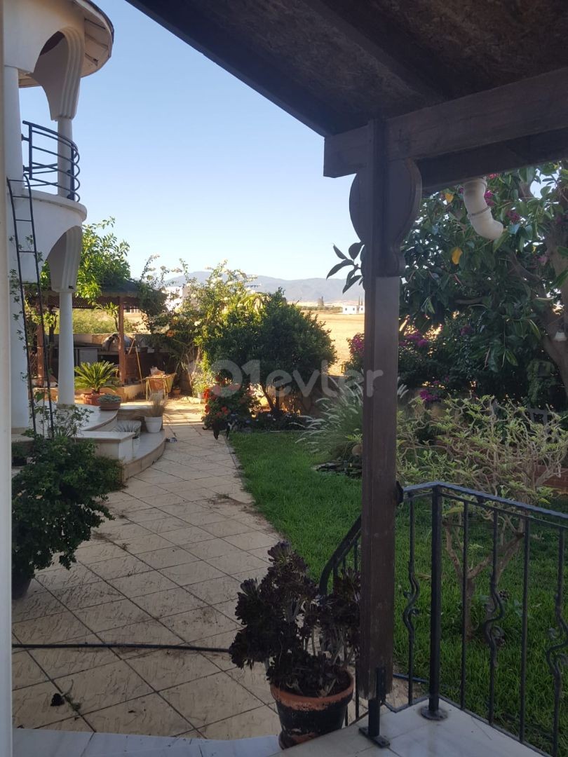 Güzelyurt Akçay is also used as both a villa and a beauty center, the workplace (located on the same property) is for sale.Various fruit trees give life to this exceptional property. ** 