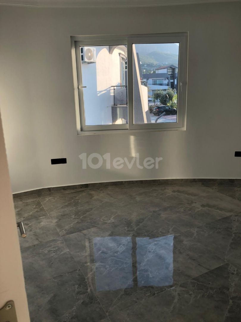 1 + 1 60m2 Wohnung auf dem Gelände mit Garten mit Pool (Erdgeschoss oder Terrasse) ** 