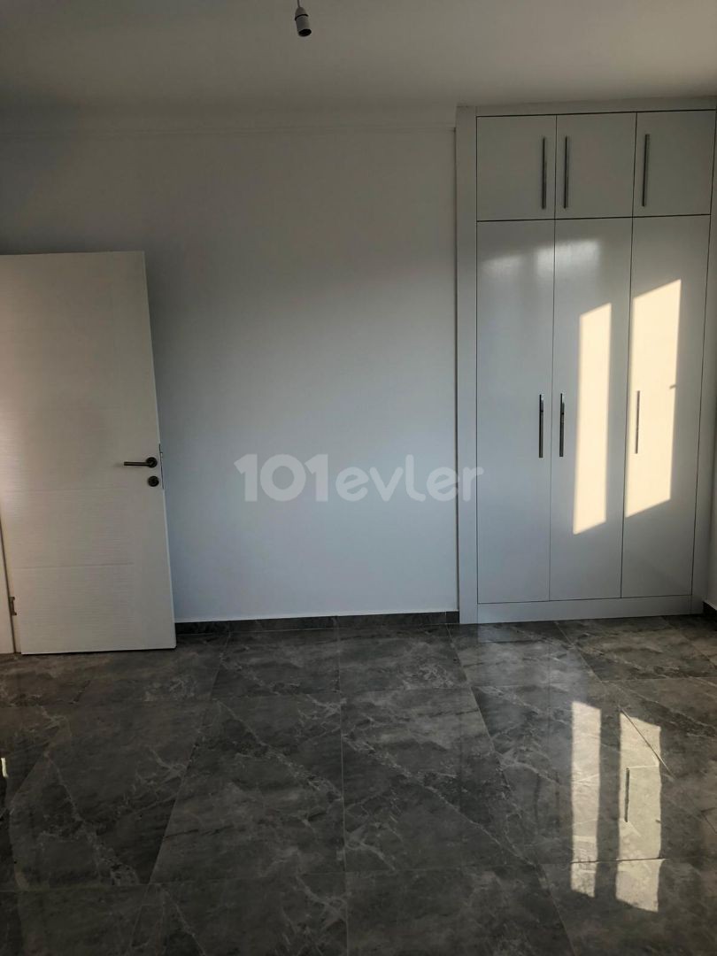 Havuzlu bahçeli sitede EŞYALI  1+1 60m2 daire(zemin veya teras kat)