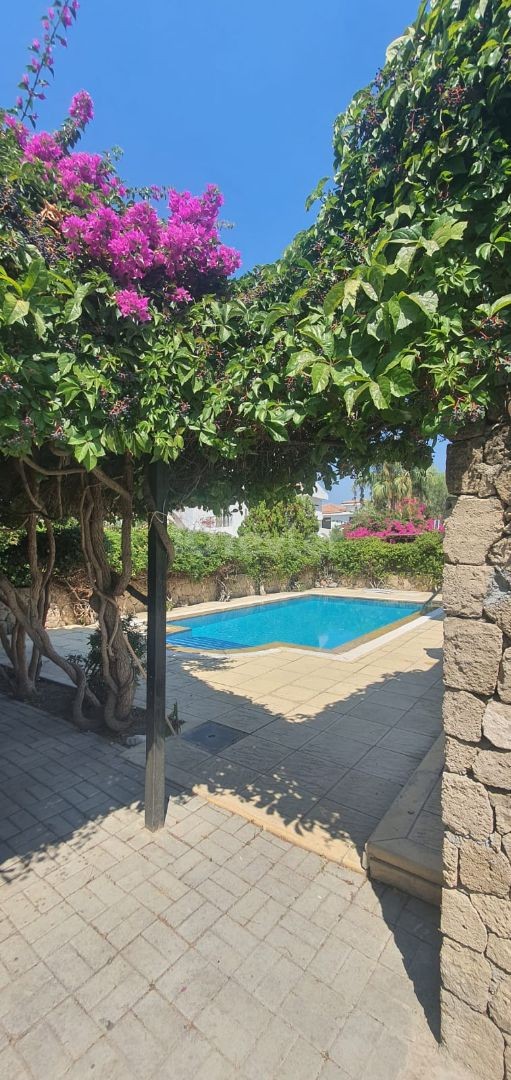 Girne Karaoğlanoğlu Kaya Plazo, kiralık villa 3 , 6 veya 9 ay için