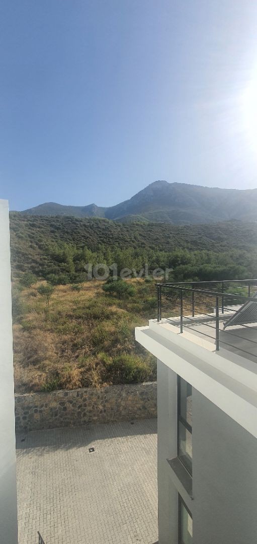 Girne Bellapais ESK  yanıbaşı 2+1 Penthouse, full eşyalı.( en az 6 ay kiralanmalı) 