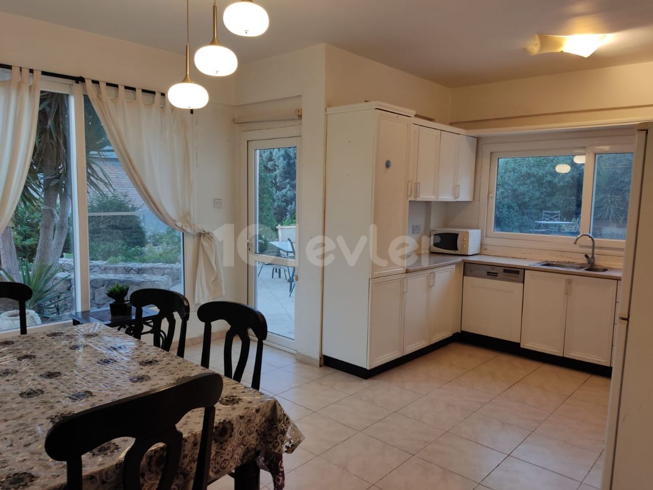 Villa To Rent in Yeşiltepe, Kyrenia