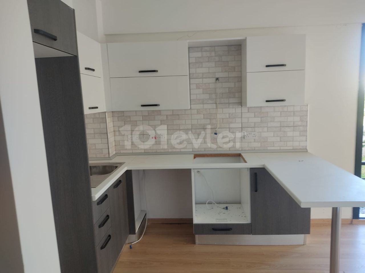 Doğanköy Kavanlar sitesi  1+1  75000 stg  Esyasız vergiler ödenmiş.