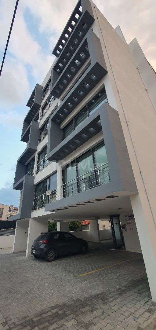 2+1 luxury flat in the center of Kyrenia, Turkish Hearth Club and Barbaroslar market area in a brand new building. VAT unpaid