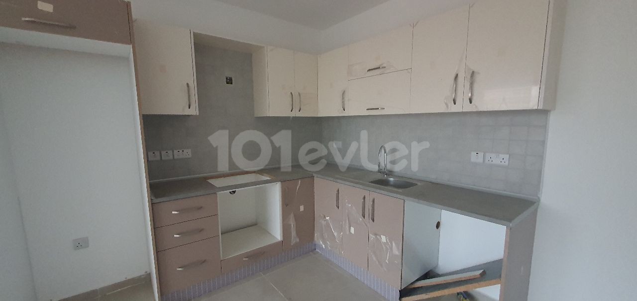 2+1 luxury flat in the center of Kyrenia, Turkish Hearth Club and Barbaroslar market area in a brand new building. VAT unpaid