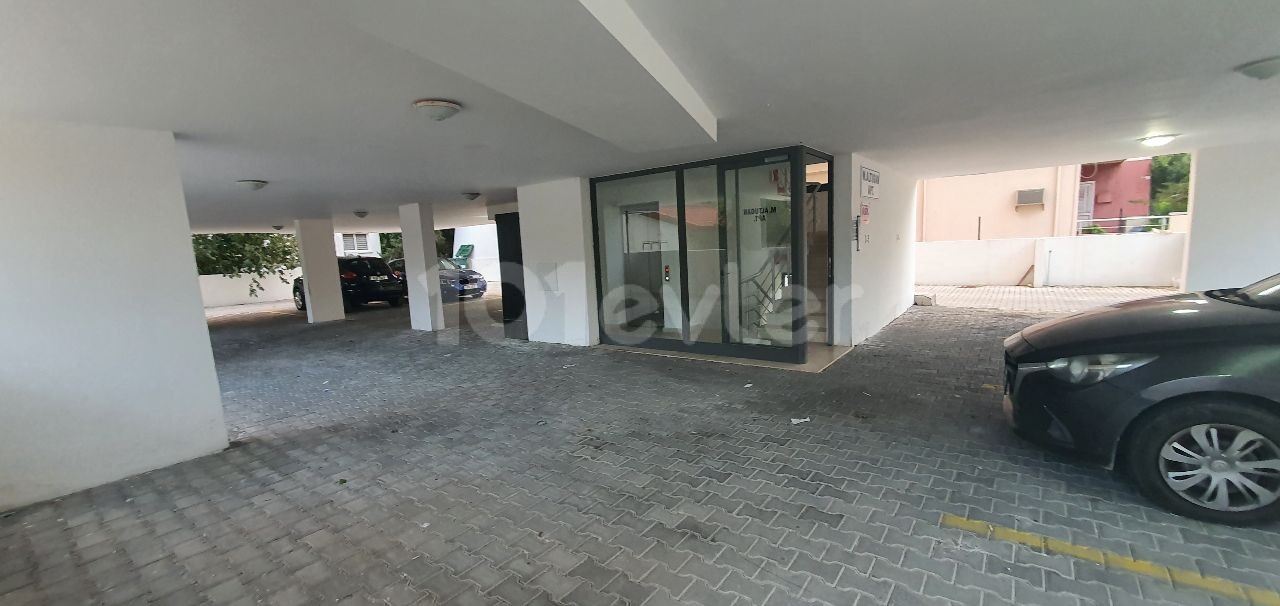 2+1 luxury flat in the center of Kyrenia, Turkish Hearth Club and Barbaroslar market area in a brand new building. VAT unpaid