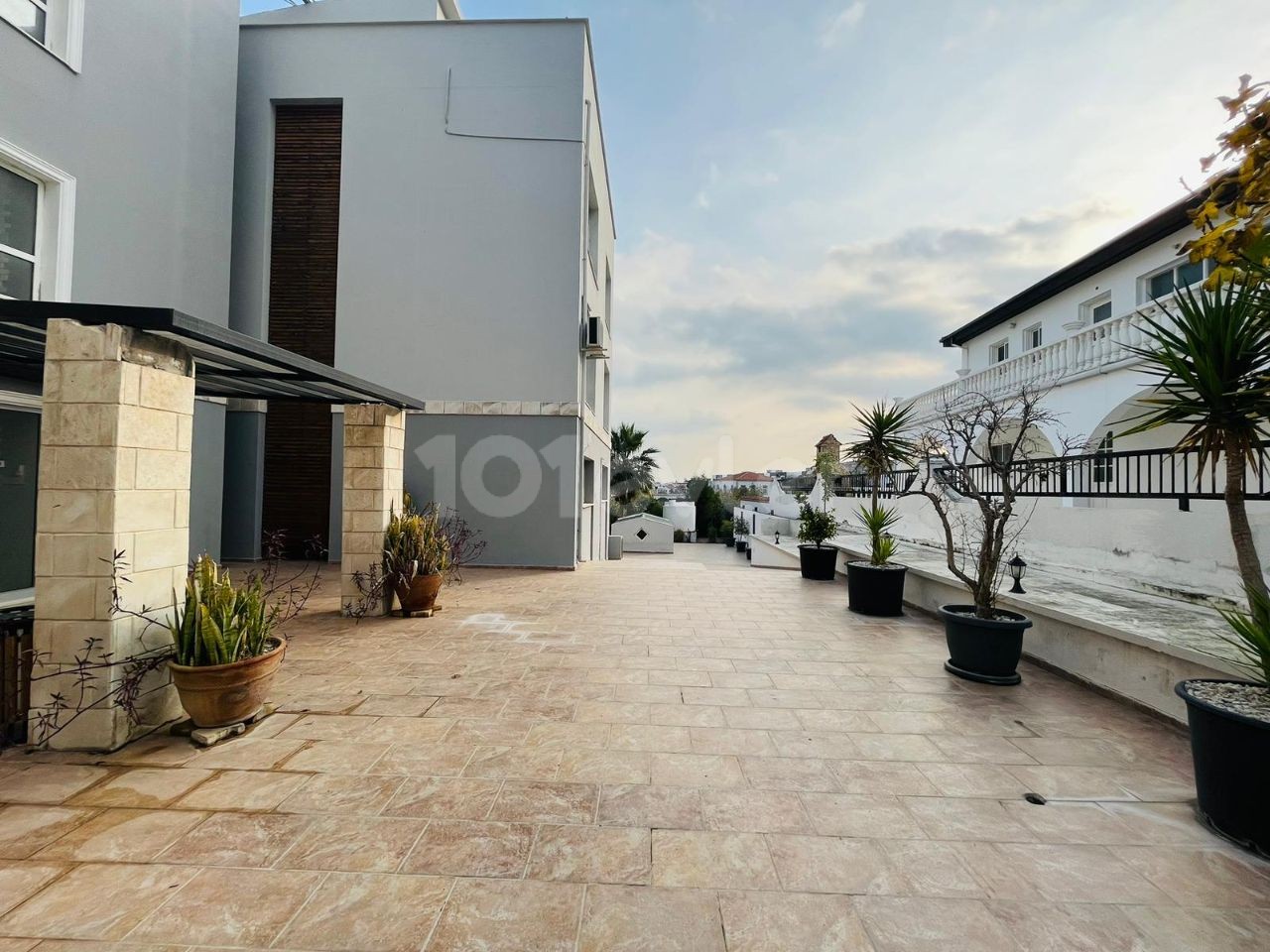 Flat To Rent in Alsancak, Kyrenia