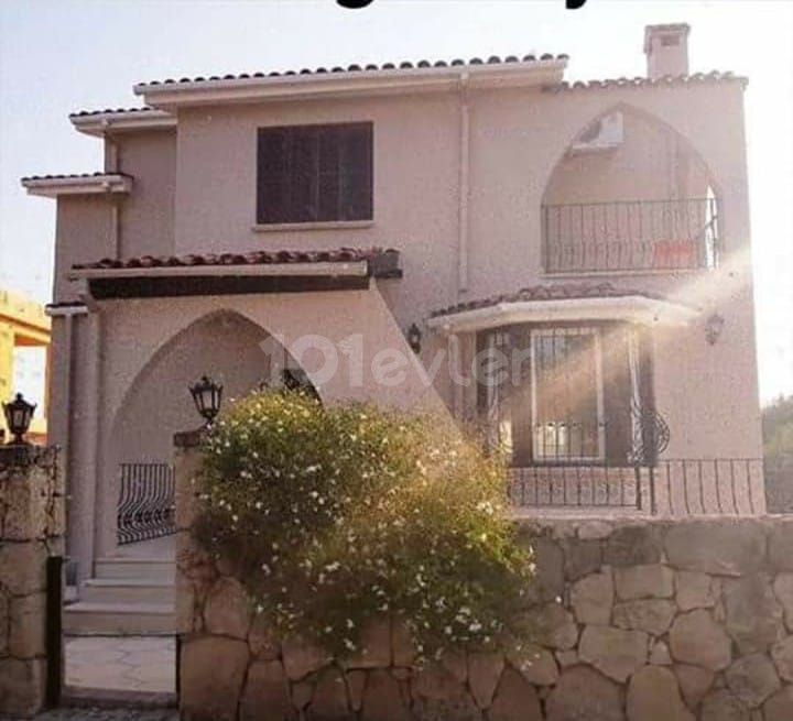 Girne Karakum Lemar bölgesi 3+1 ortak havuz ve bahçeli kiralık villa...