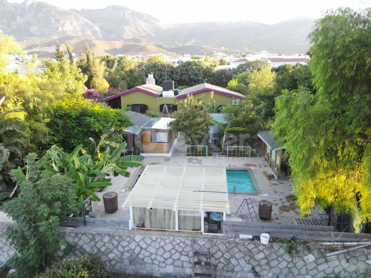 4+1 Stone Cypriot Gouse with saouna,2000m2 garden ,pool and guest detach house...Yeşiltepe area. NO tax require.