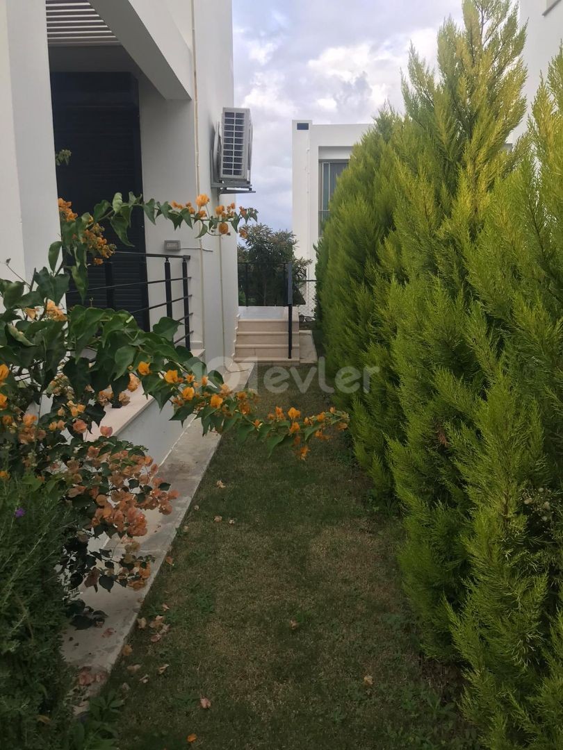 Kyrenia Edremit 3+1 600 m2 mit Garten, alle Steuern bezahlt. (unmöbliert)