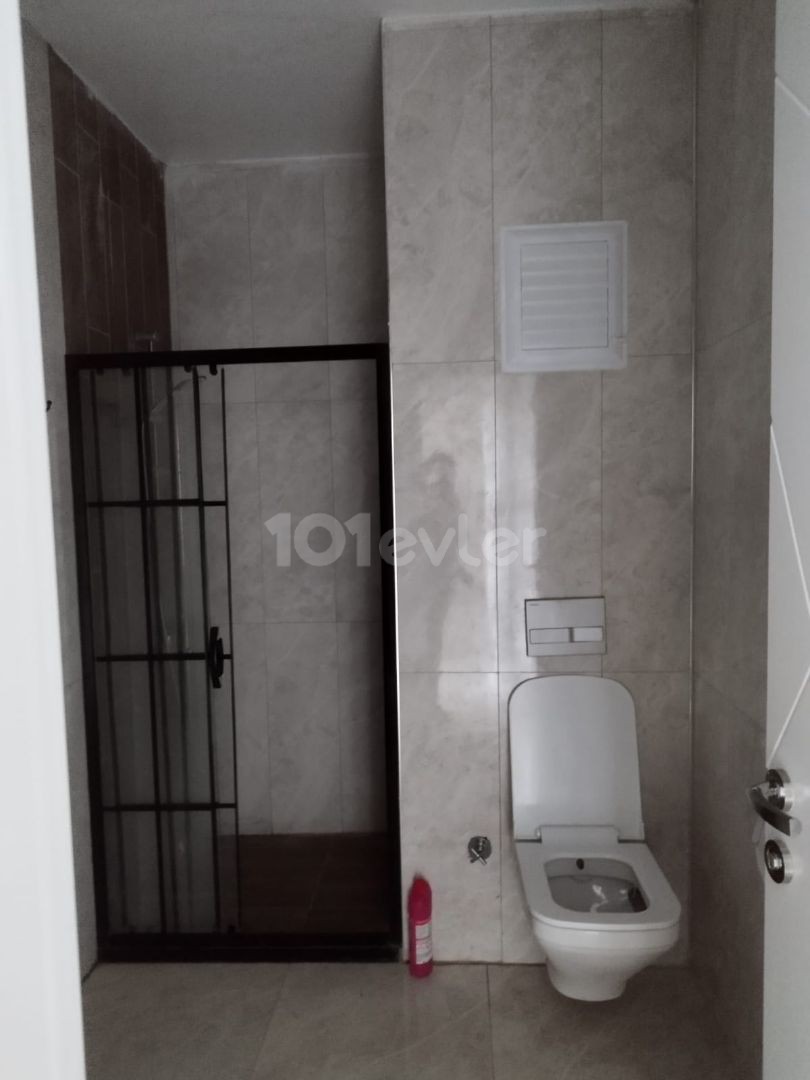 Alsancak Girne zemin kat çift banyo tuvaletli 2+1 sıfır daire.Tasınmaya hazır[ eşyalı 5000 stg extra]