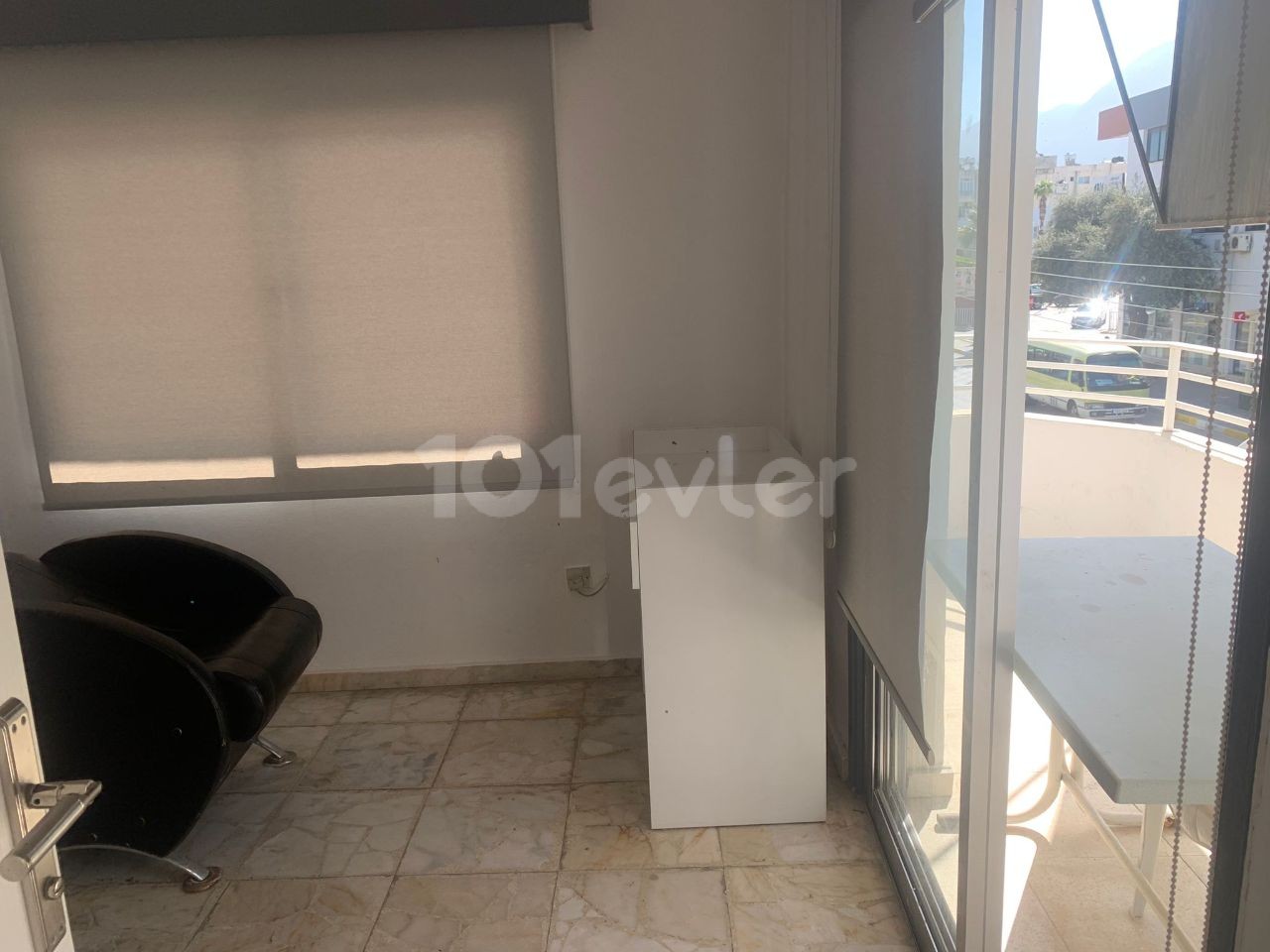 Kyrenia center 110 m2 Commercial Permit apartment suitable for beauty center or office. . . 2nd floor