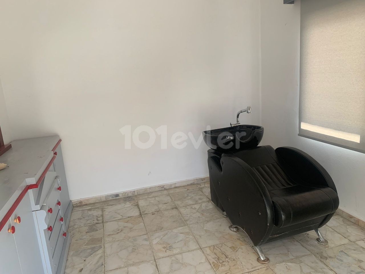 Kyrenia center 110 m2 Commercial Permit apartment suitable for beauty center or office. . . 2nd floor
