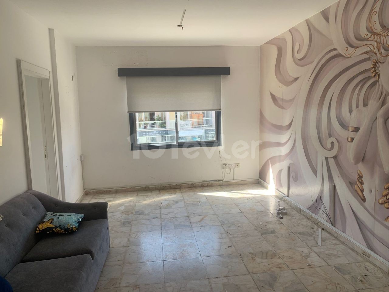 Kyrenia center 110 m2 Commercial Permit apartment suitable for beauty center or office. . . 2nd floor