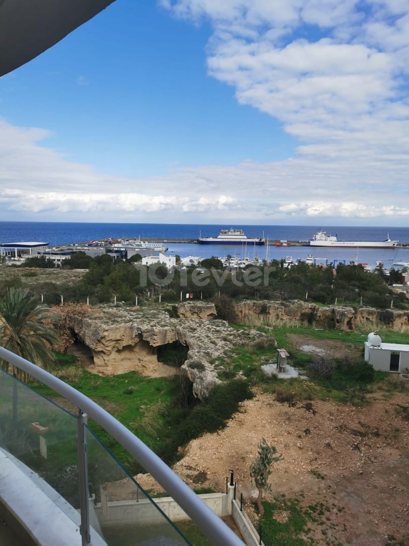 Kyrenia Eziç Penuts area 140 m2 mountain and sea view, 3+1 3rd floor apartment. Complex with pool, security available. 