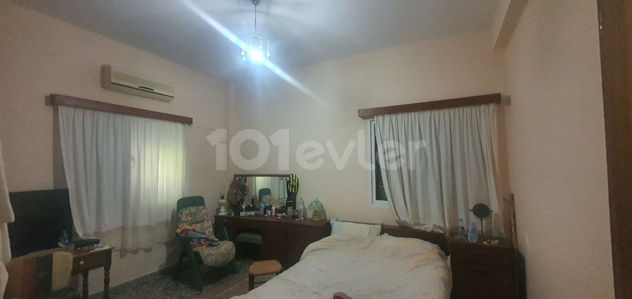 Girne Ozanköy, 4+1 Bangalow, 1000m2 bahçe, su kuyusu ve meyve ağaçlarıyla...