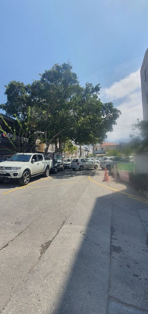 100m2 Geschäft ohne Parkplatzprobleme im Zentrum von Kyrenia Basar (1 Kaution 1 Miete 1 Provision)