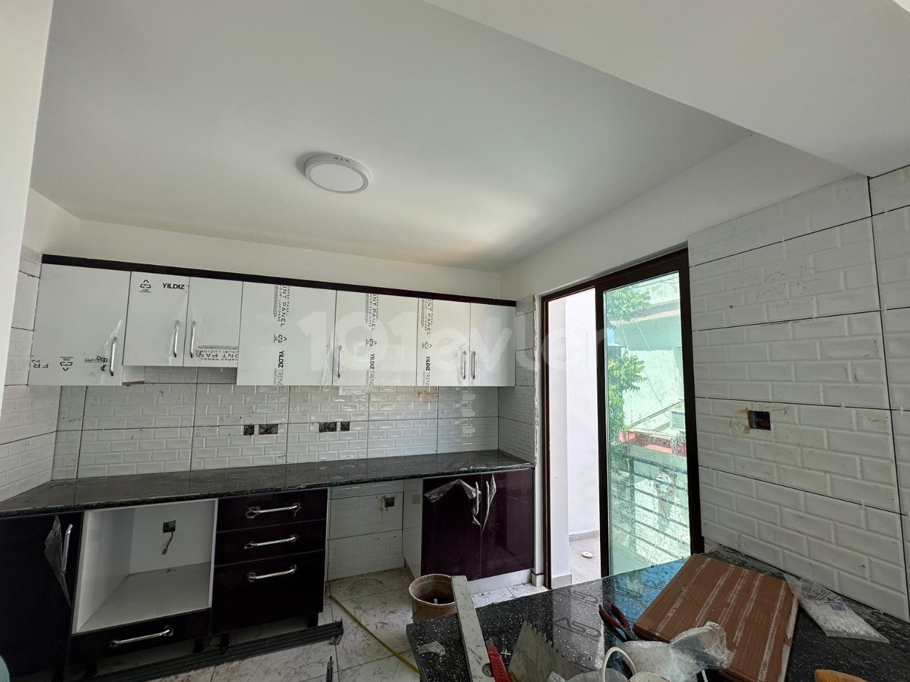 3+1 MEDIUM FLOOR FLAT FOR SALE IN KYRENIA CENTER