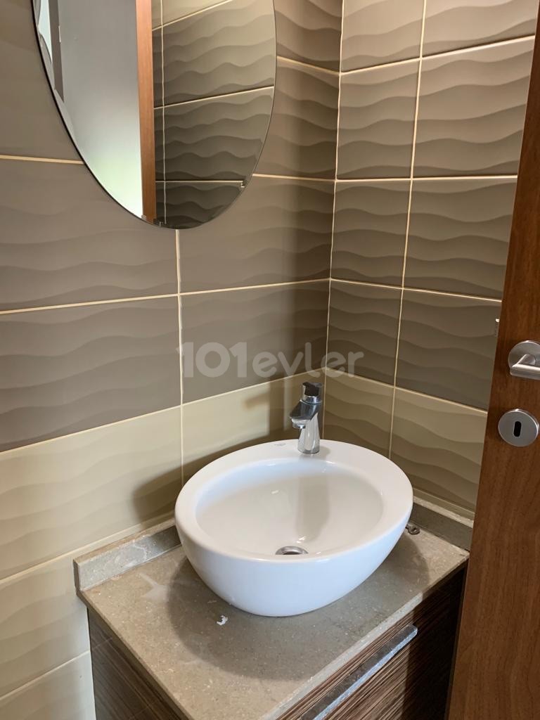 GIRNE MERKEZ’DE KİRALIK 3+1 DAİRE AİLE APARTMANI 