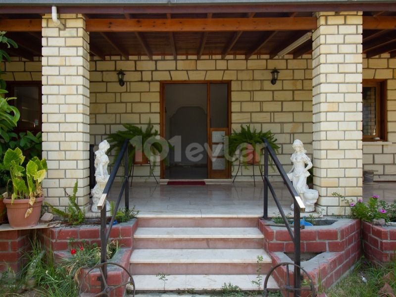 3+1 VILLA WITH POOL FOR RENT IN KYRENIA/LAPTA