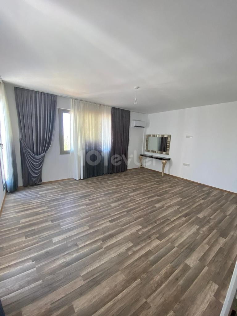 3+1 TRIPLEX-WOHNUNG ZUM VERKAUF IN GİRNE ÇATALKÖY BAHÇELİ