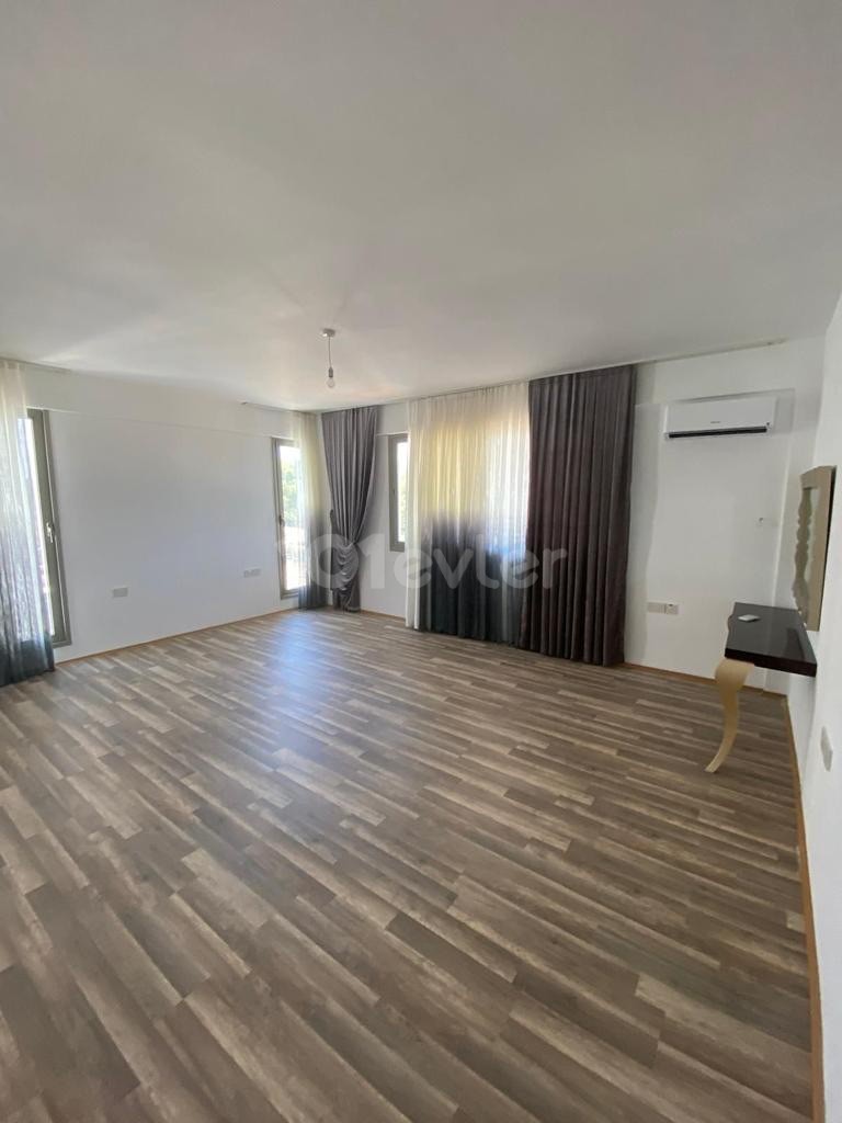 3+1 TRIPLEX-WOHNUNG ZUM VERKAUF IN GİRNE ÇATALKÖY BAHÇELİ