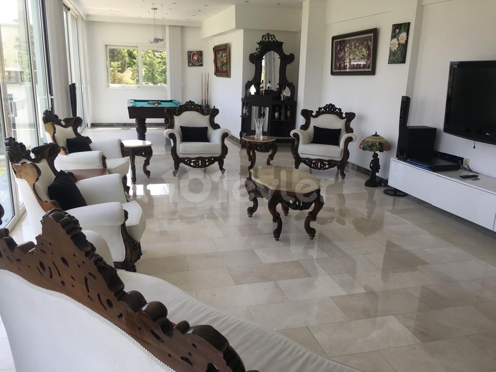 LUXURY 4+1 VILLA FOR SALE IN GİRNE KARAOĞLANOĞLU ON 2 DECLARES, 40 METERS FROM THE SEA