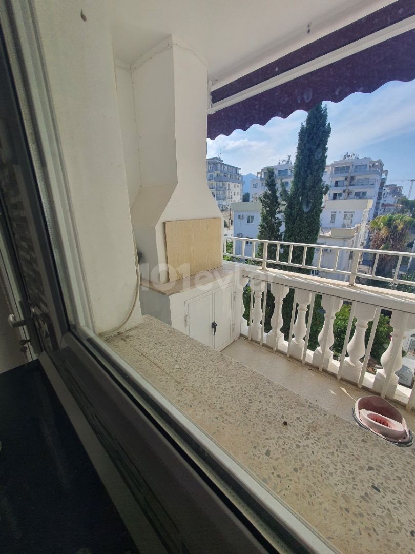 Kyrenia Nusmar Market area, 220 m2 (share title deed) flat with fireplace, BBQ and 2 balconies...