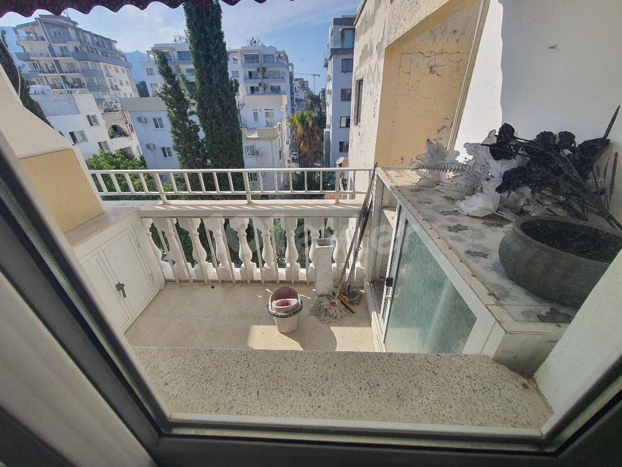 Kyrenia Nusmar Market area, 220 m2 (share title deed) flat with fireplace, BBQ and 2 balconies...