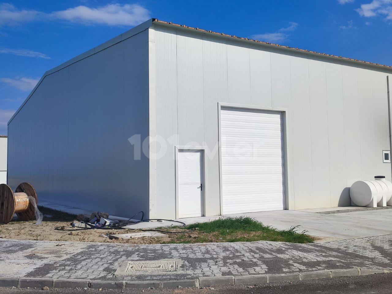 180 m2 warehouse or workplace for rent in Haspolat Industry...