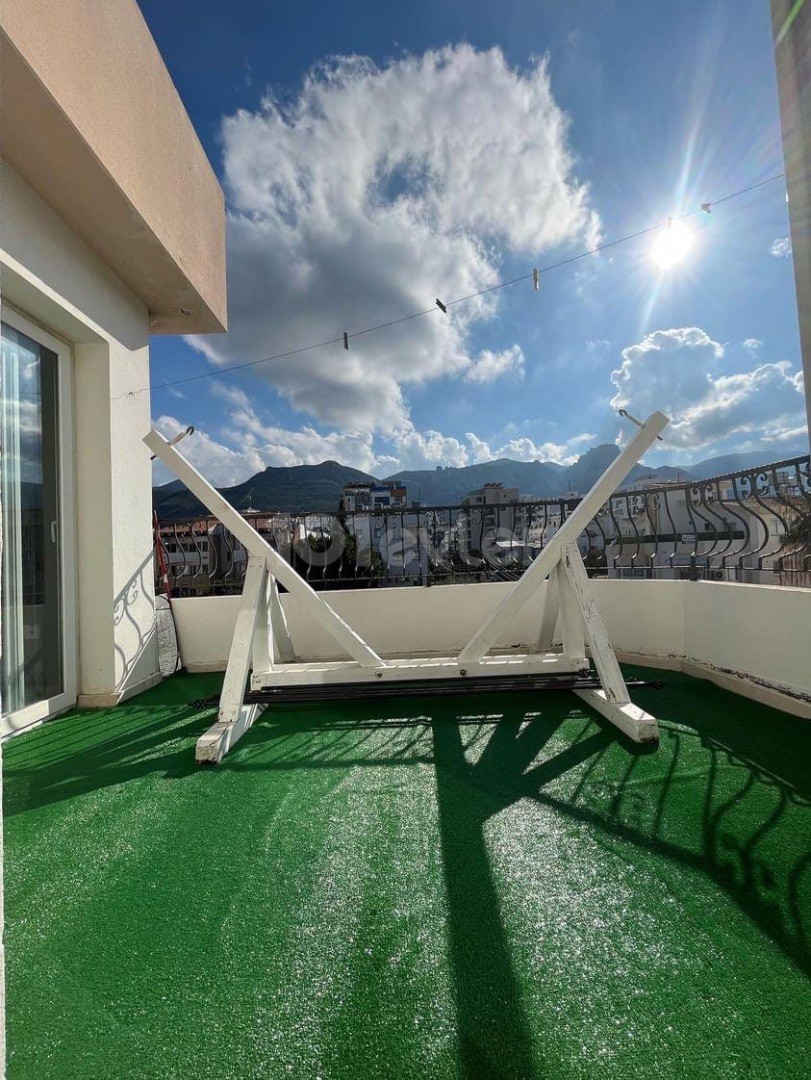 GİRNE PATARA SİTESİNİN BATISINDA KİRALIK 3+1 penthouse 