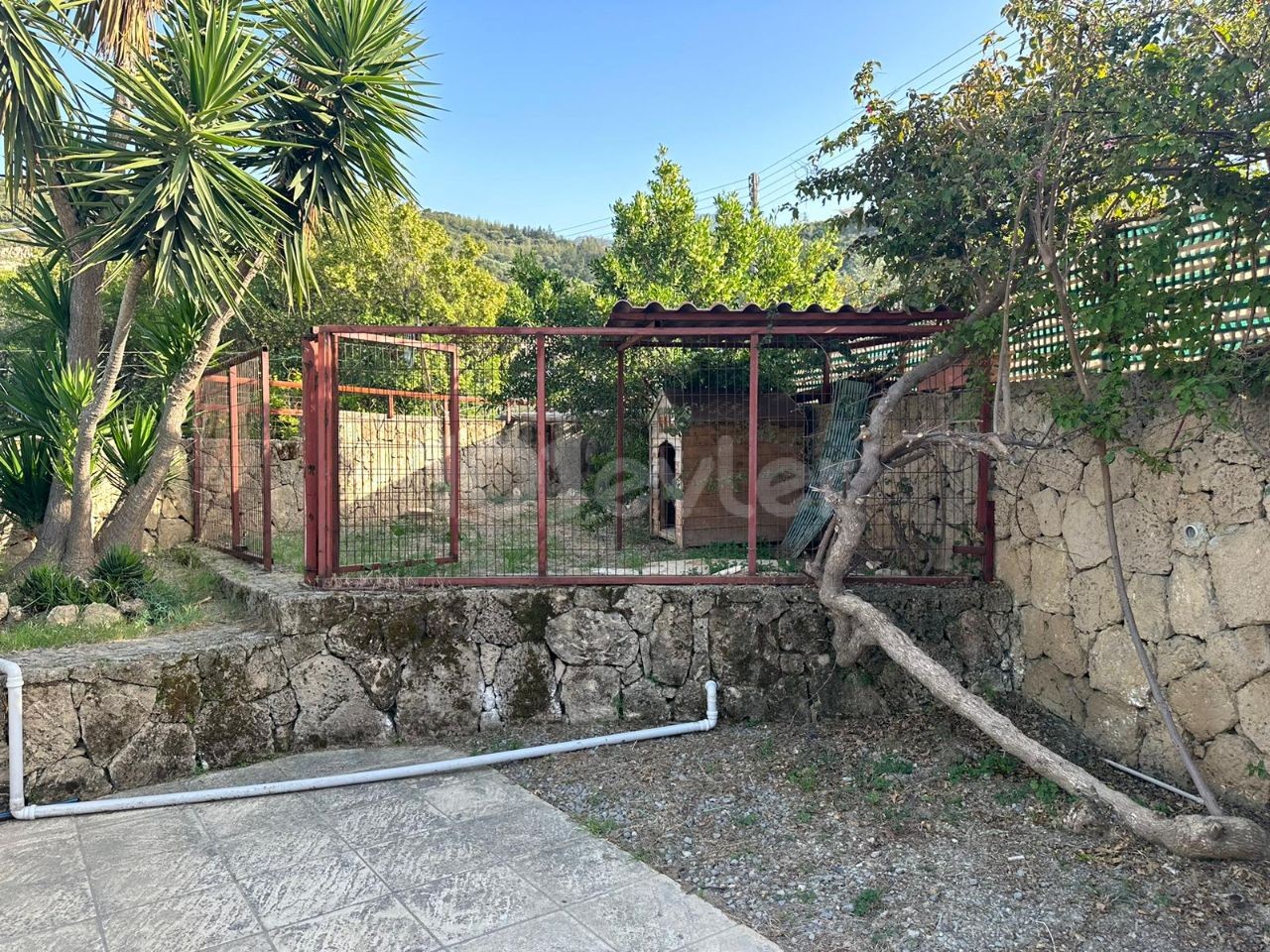 Kyrenia Yesiltepe, freistehendes, authentisches Steinhaus mit privatem Pool. 2 Kaution, 1 Miete, 1 Provision...