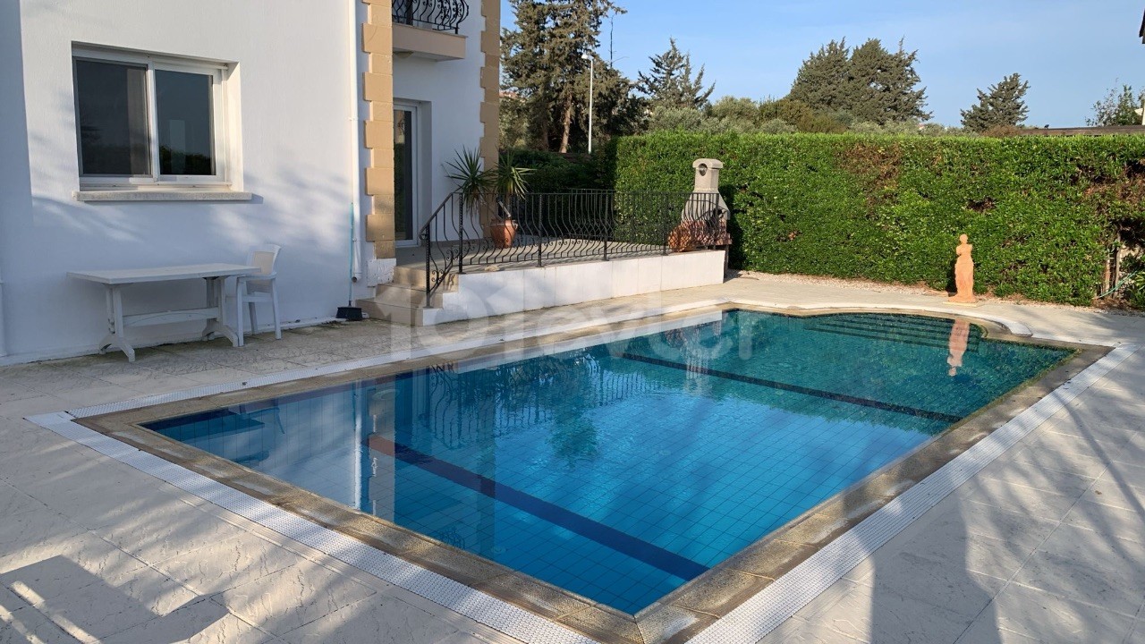 3+1 VILLA WITH PRIVATE POOL FOR RENT IN GIRNE KARSIYAKA