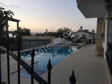 3 bedroom villa in nice garden with pool