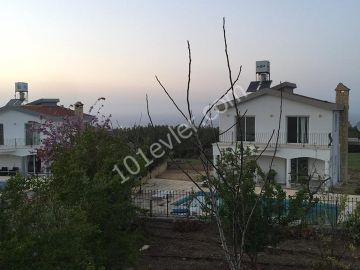 Çatalköyde 220m2 muhteşem dağ ve deniz manzaralı villa