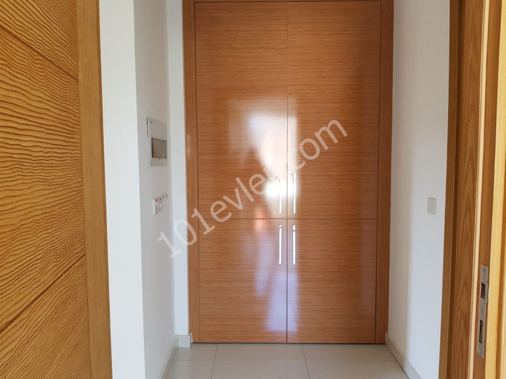 Sky sea tower'de ESYASIZ 2+1  95m2  daire