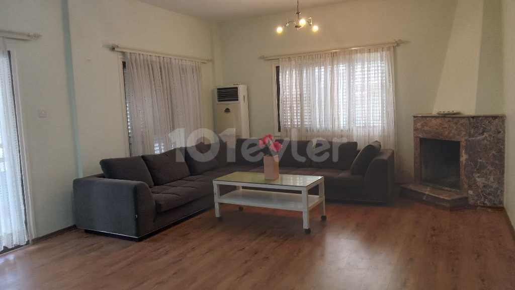 3+1 flat with garden for rent in the center of Kyrenia