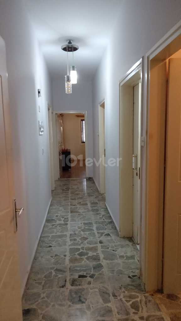 3+1 flat with garden for rent in the center of Kyrenia