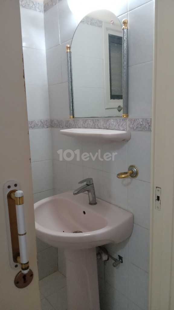 Girne merkezde 3+1 bahçeli kiralık daire