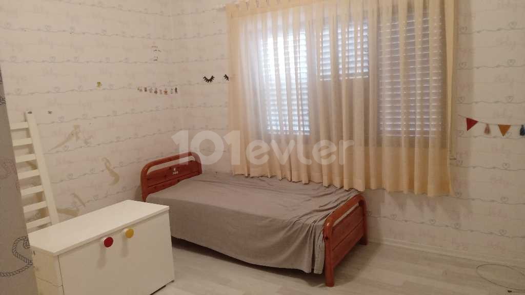 Girne merkezde 3+1 bahçeli kiralık daire