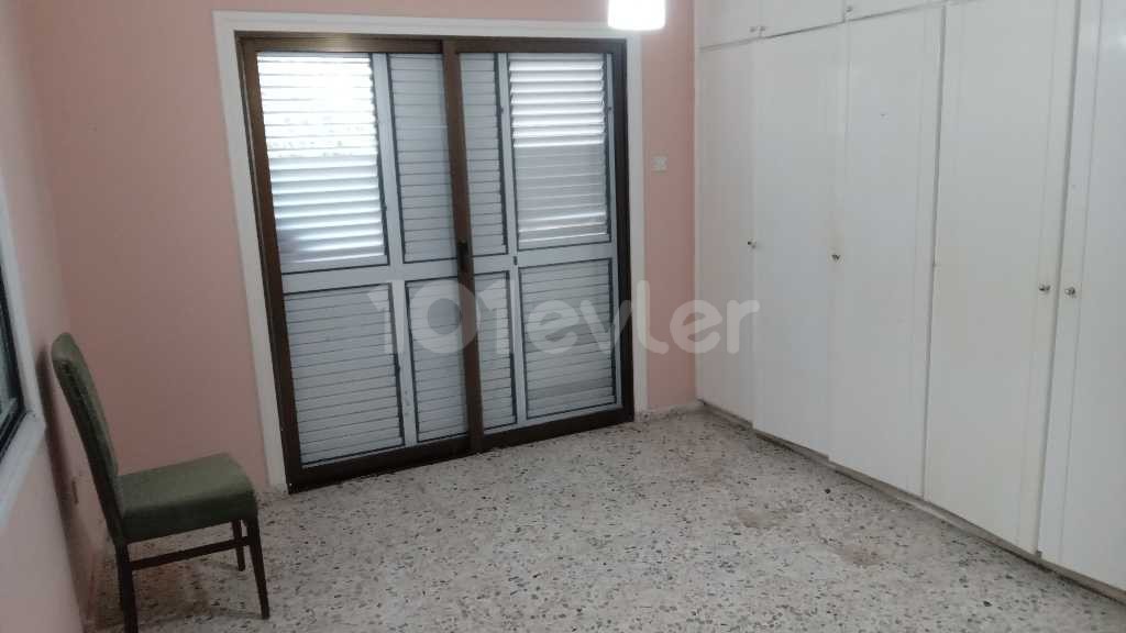 3+1 flat with garden for rent in the center of Kyrenia